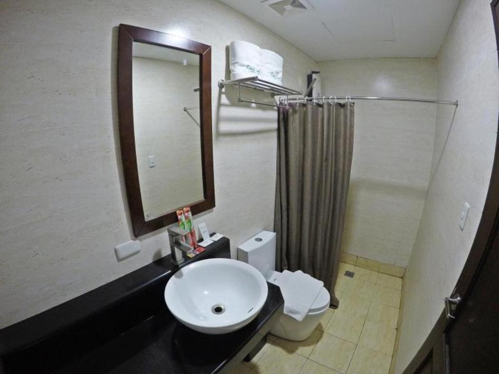 Capitol Central Hotel And Suites Cebu Екстериор снимка