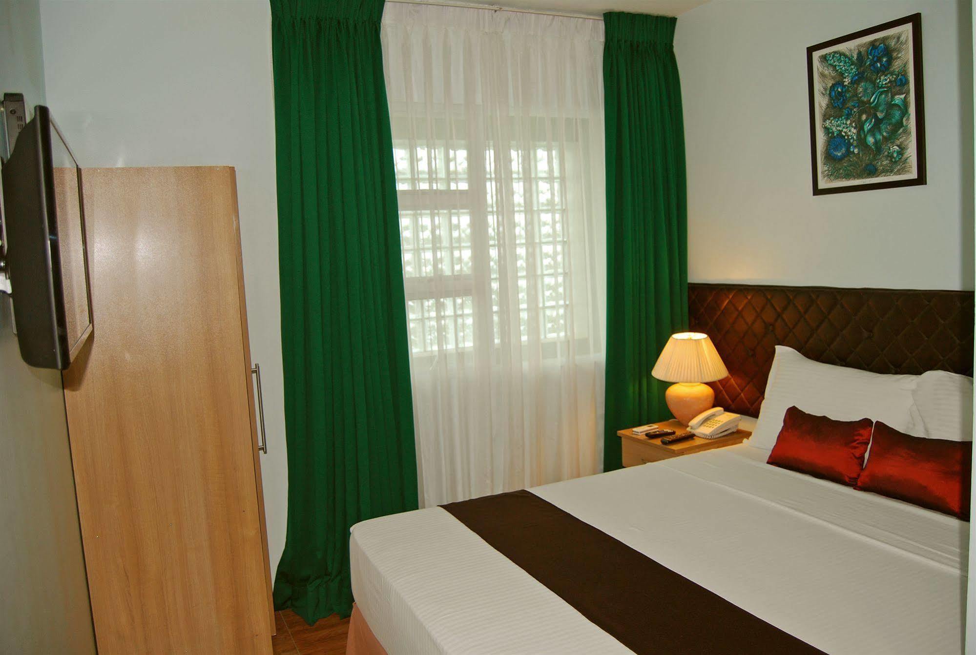 Capitol Central Hotel And Suites Cebu Екстериор снимка