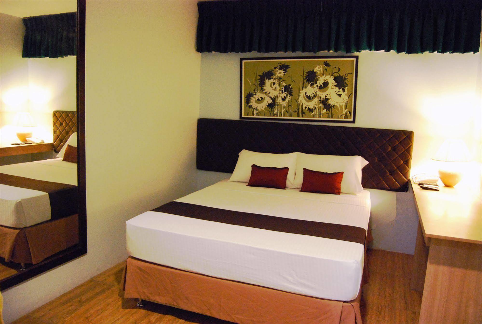 Capitol Central Hotel And Suites Cebu Екстериор снимка