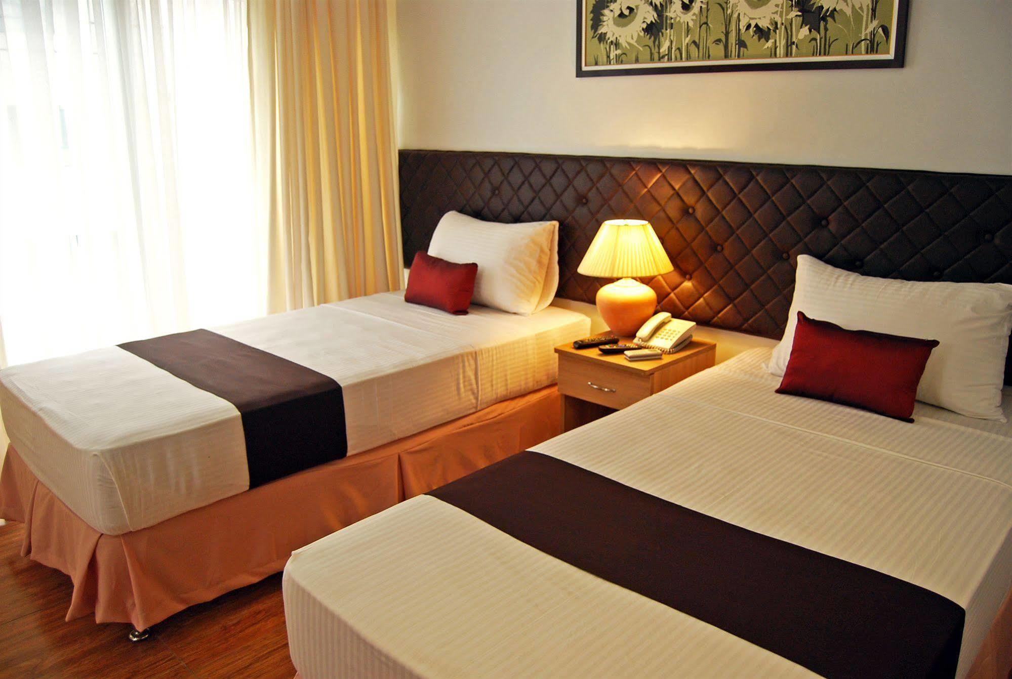 Capitol Central Hotel And Suites Cebu Екстериор снимка